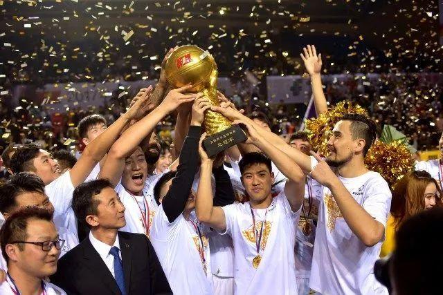 FIBA官方祝贺中国男篮晋级世亚预二阶段 封面是未进名单的张镇麟